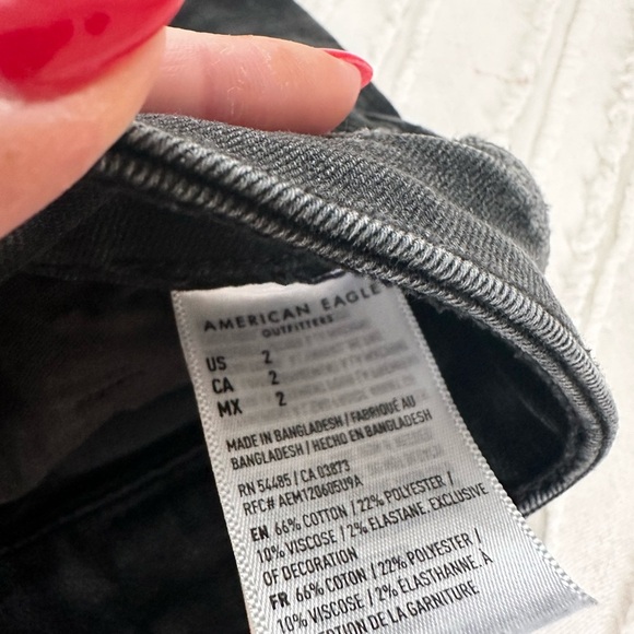 American Eagle Black Distressed Denim Shorts Size 2 - Picture 3 of 5